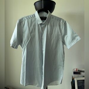 Topman: Men’s Small Button Up Short Sleeve shirt